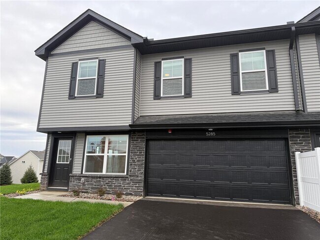 Foto del edificio - 5285 Long Pointe Pass