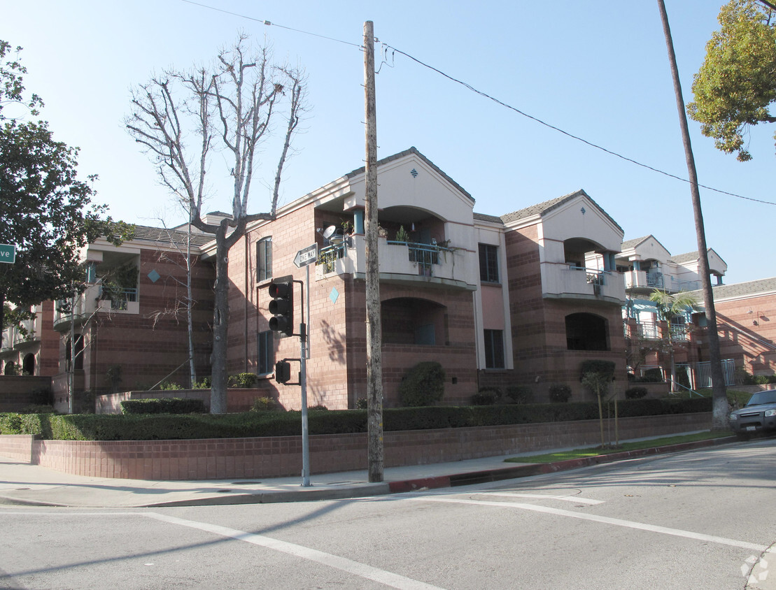 Building Photo - Catalina Gardens