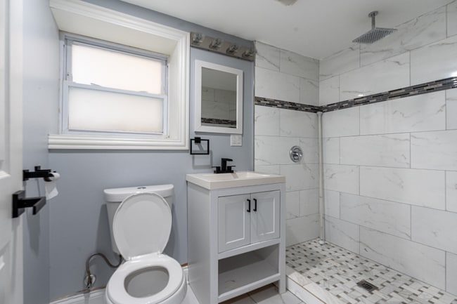 Building Photo - 4426 N Bernard St