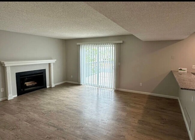 Foto del edificio - 12770 Mission Meadow Dr