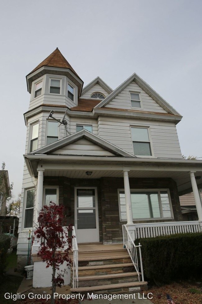 Building Photo - 126 10th Ave