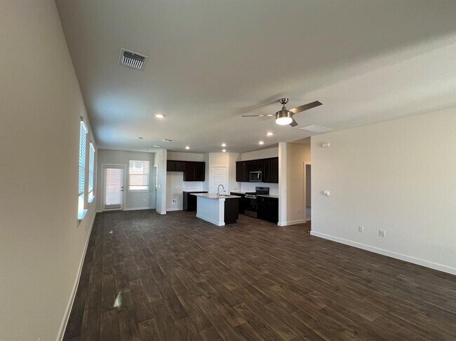 Foto del edificio - 2900 Egan Dr