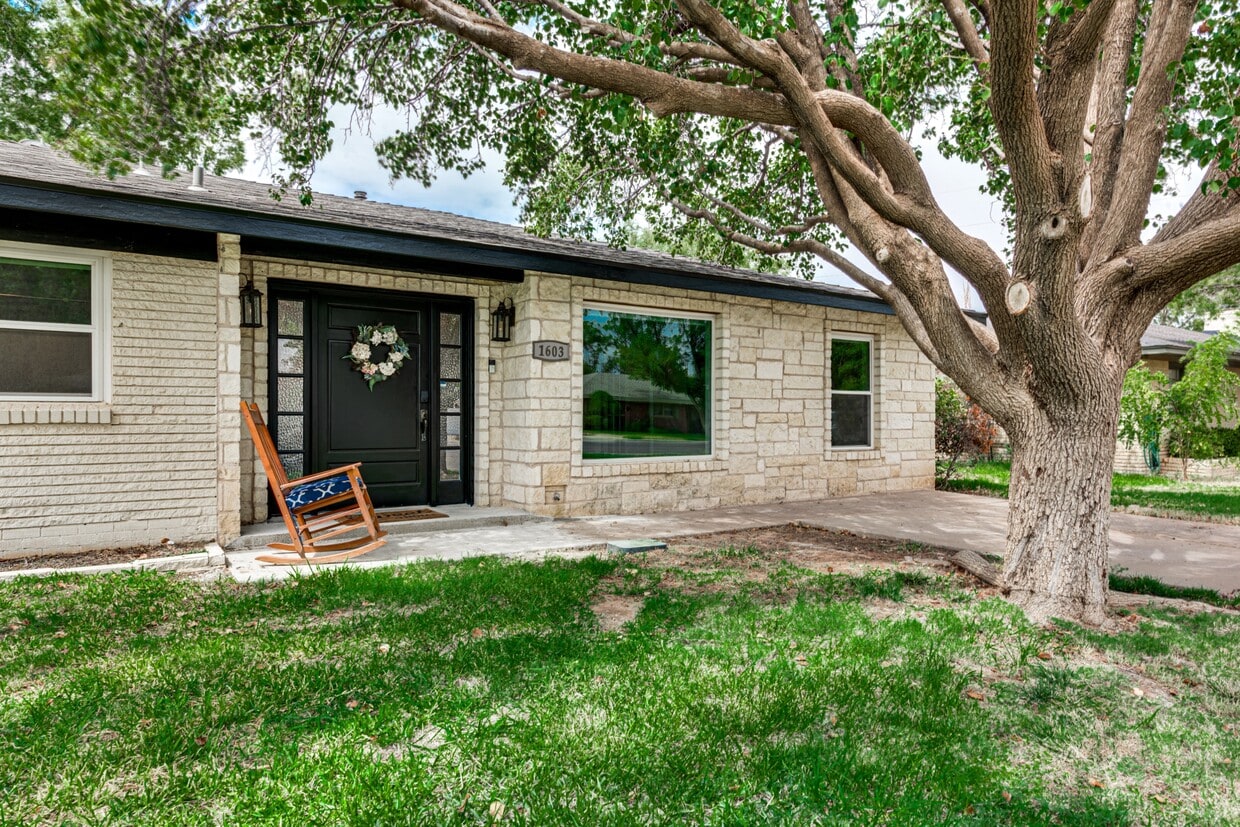 Primary Photo - 1603 Mc Clintic St