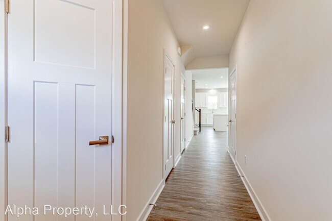 Building Photo - 3 br, 2.5 bath House - 127 Roseridge Dr