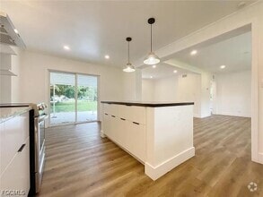 Building Photo - 2027 Maravilla Cir