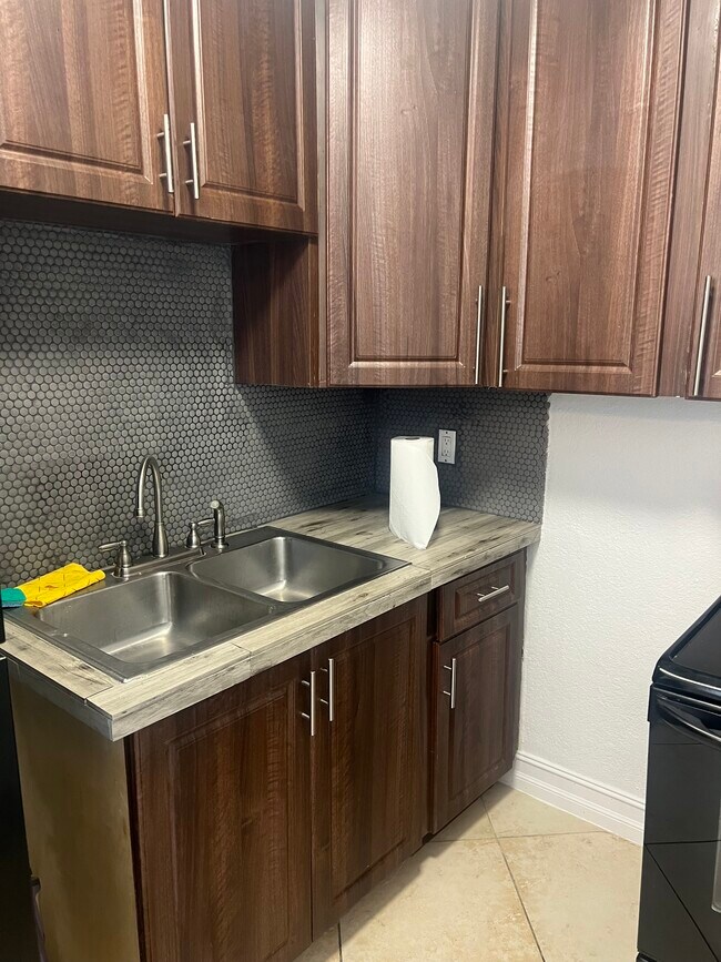Kitchen - 1524 NW 74th St