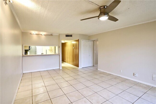 Foto del edificio - 9835 Three Lakes Cir