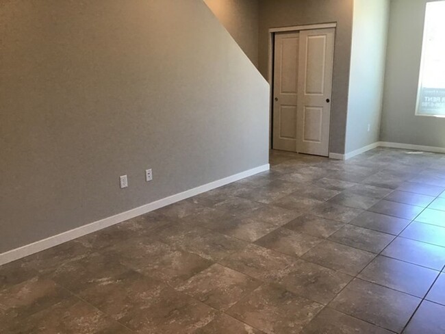 Building Photo - Two Bedroom Townhouse In North Reno...