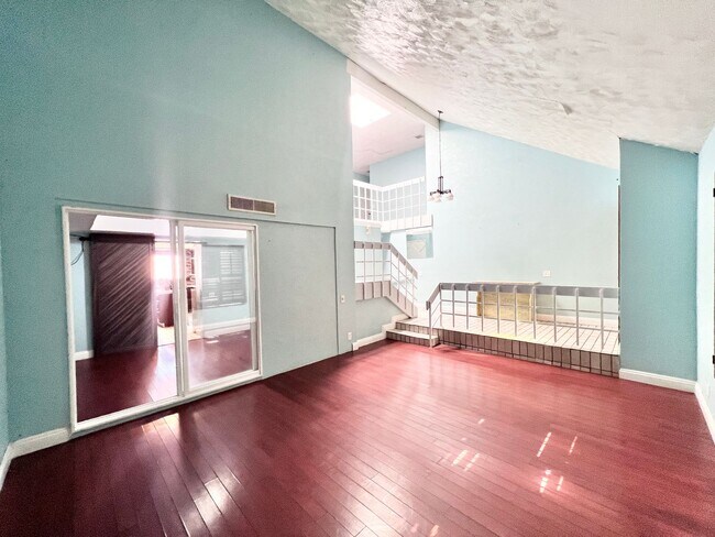 Foto del edificio - For Rent – Spacious 5 Bedroom Home with Pool!