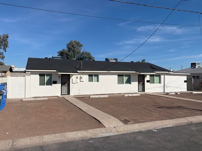Building Photo - 9439 N 11th Ave