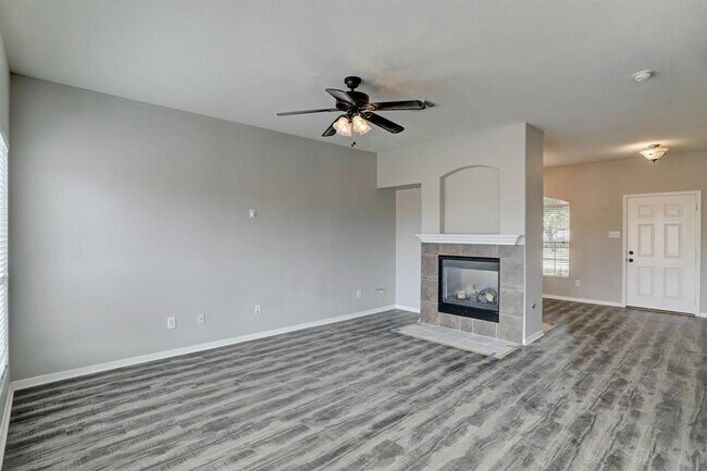 Foto del edificio - 15530 Hickory Dale St