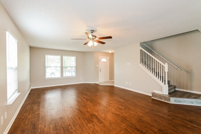 Foto del edificio - 8652 Orchard Grove Ln