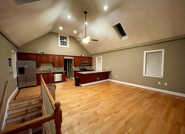 Building Photo - 2A Lorenzo St