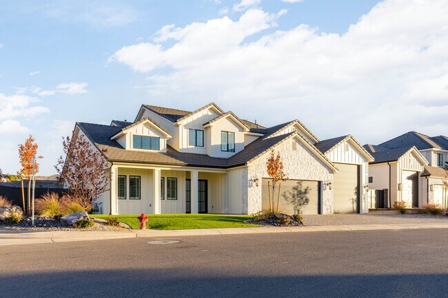 Foto del edificio - 6 bedroom with RV Garage and Hot Tub
