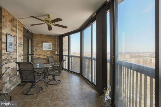 Foto del edificio - 5904 Mt Eagle Dr