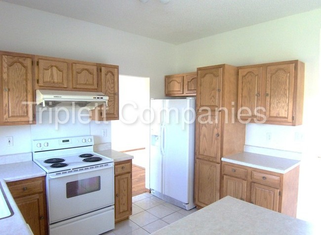 Building Photo - 2504 Somerset Dr