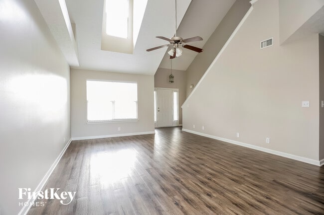 Building Photo - 1304 Sunray Dr
