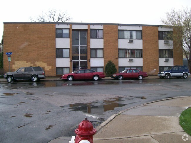 Fotografía del edificio - 3200 Minnehaha Ave