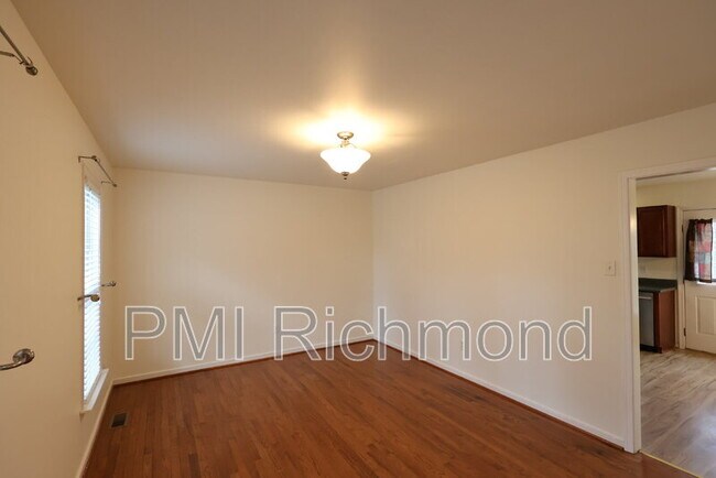 Foto del edificio - 6055 Walking Path Ln