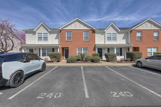 Building Photo - 240 Arapaho Dr