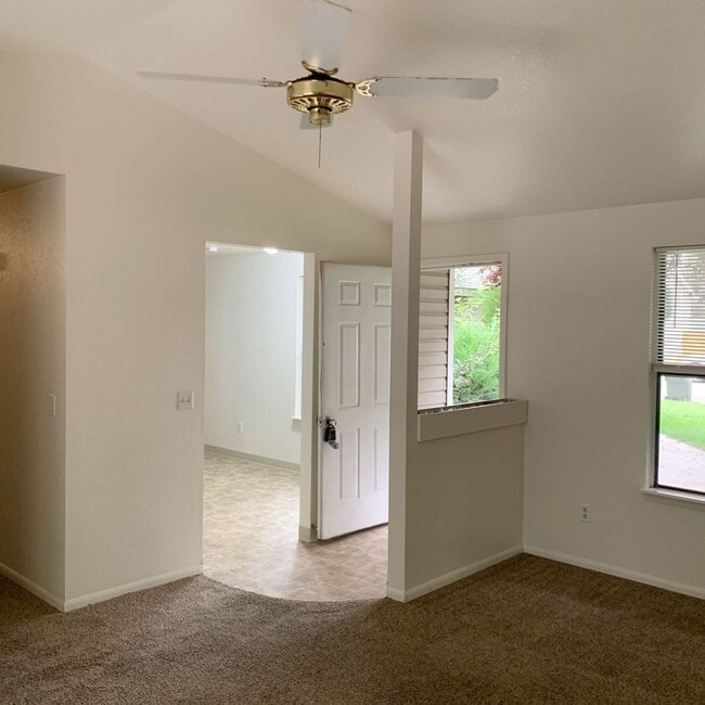 Building Photo - Huge Back Deck in Desirable Location!