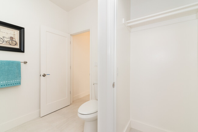Interior Photo - 324 Larkin