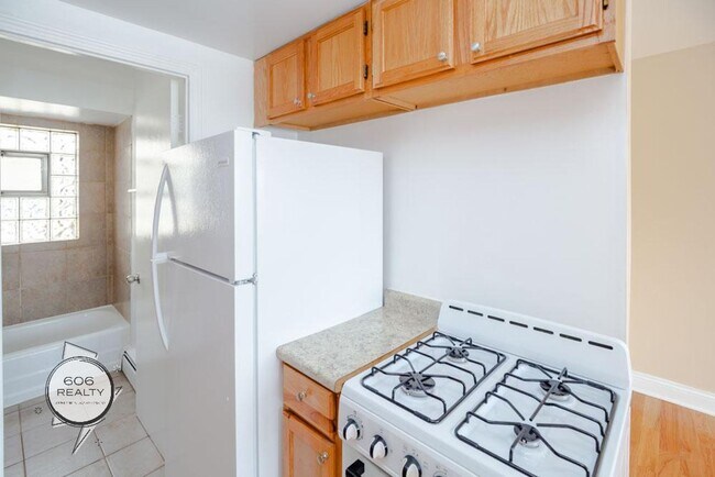 Foto del edificio - Bright and Sunny Cicero Apts Available!