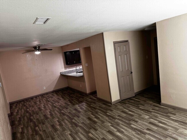 Building Photo - 1500 Sylvan Dr
