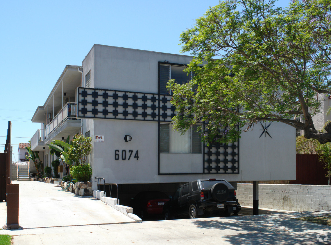 Foto del edificio - 6074 Pickford St