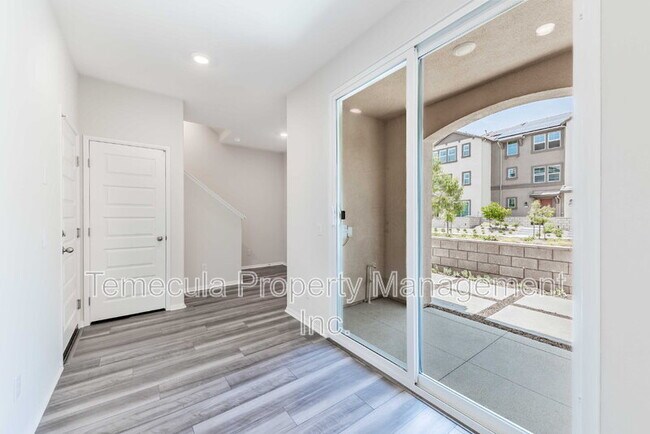 Foto del edificio - 28048 Oakdale Dr