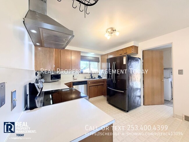 Building Photo - 610 4th St NE