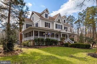 Building Photo - 3 S Lakeside Dr W