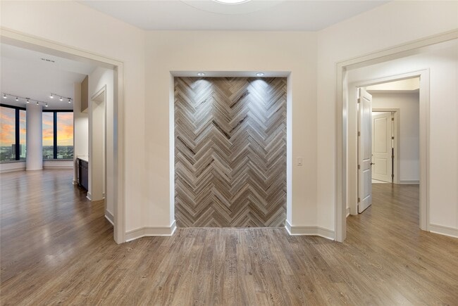 Building Photo - 1958 W Gray St