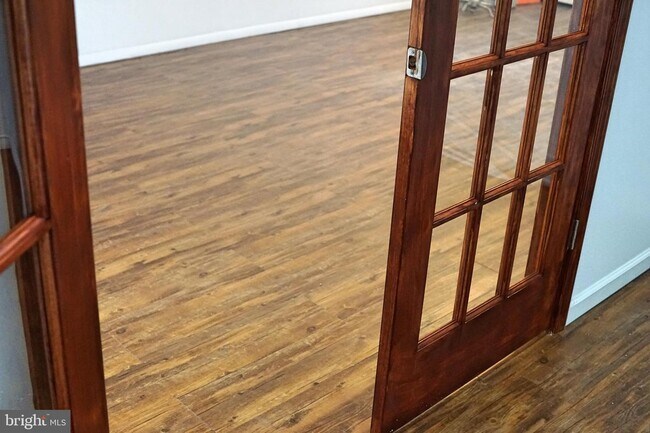 Building Photo - 3922 Rolling Rd.