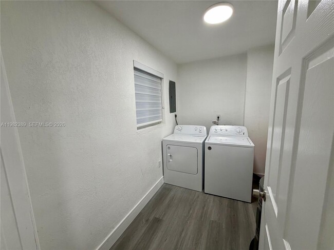 Building Photo - 7155 W 2nd Way