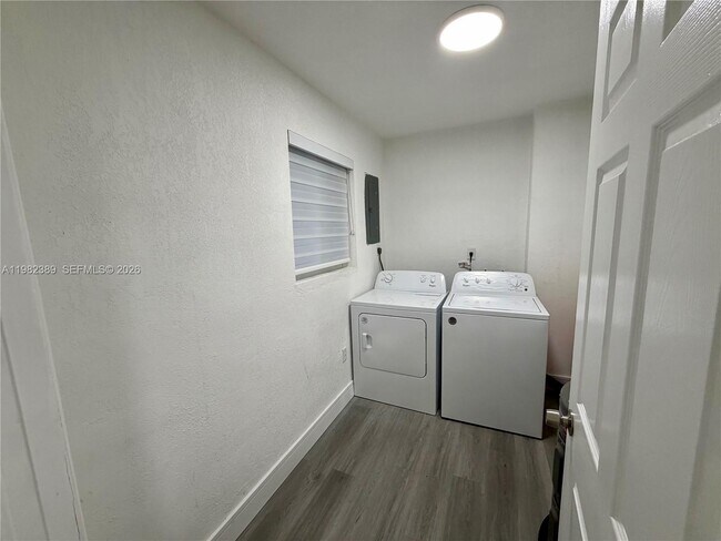 Foto del edificio - 7155 W 2nd Way