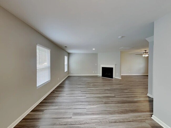 Building Photo - 2546 Buckleigh Dr