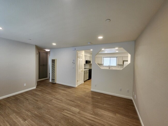 Building Photo - 2831 Marin St