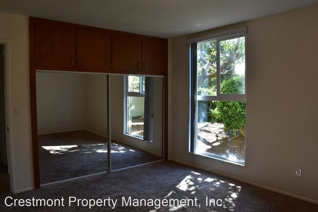 Building Photo - 929 E Ave