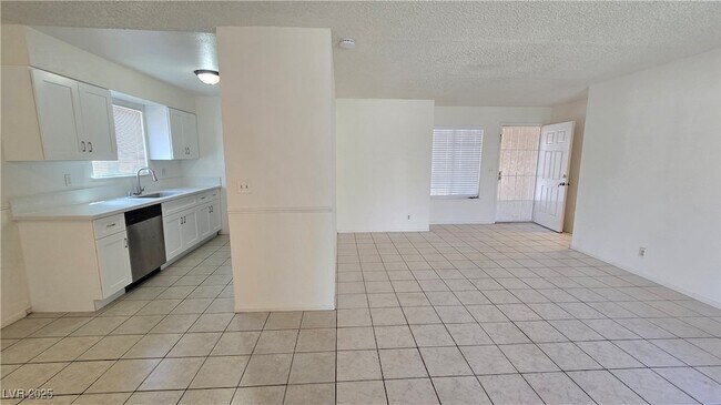 Building Photo - 47 Locustwood St