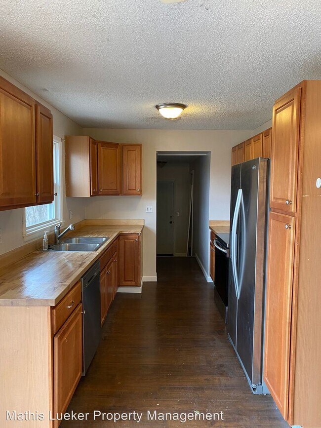 Building Photo - 4 br, 2 bath House - 1126 E. Flint Hills Blvd