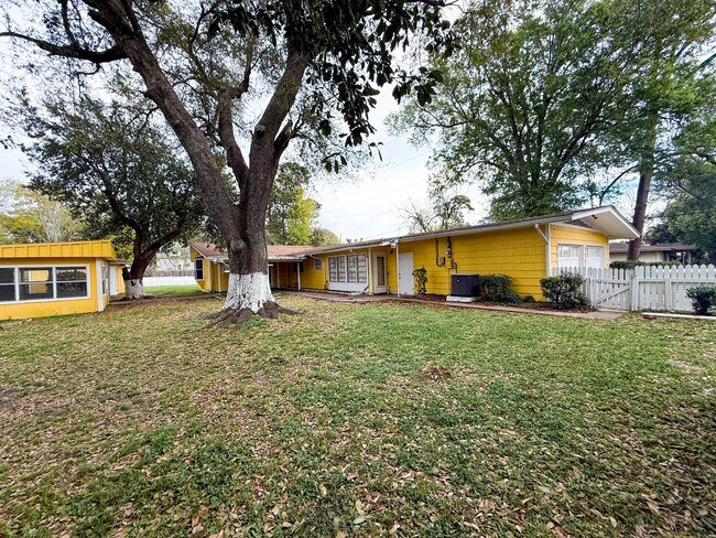 Foto del edificio - 4011 Dryden Rd