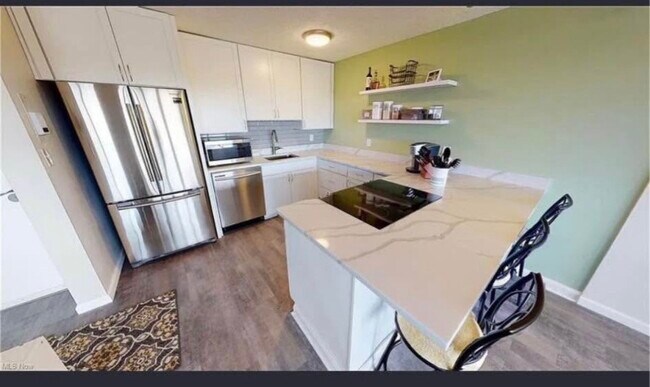 Foto del edificio - 11811 Lake Ave