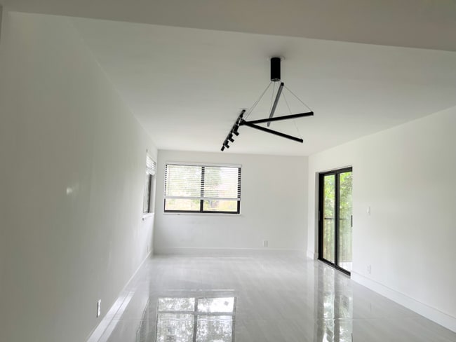 Foto del edificio - 187 Lakeview Dr