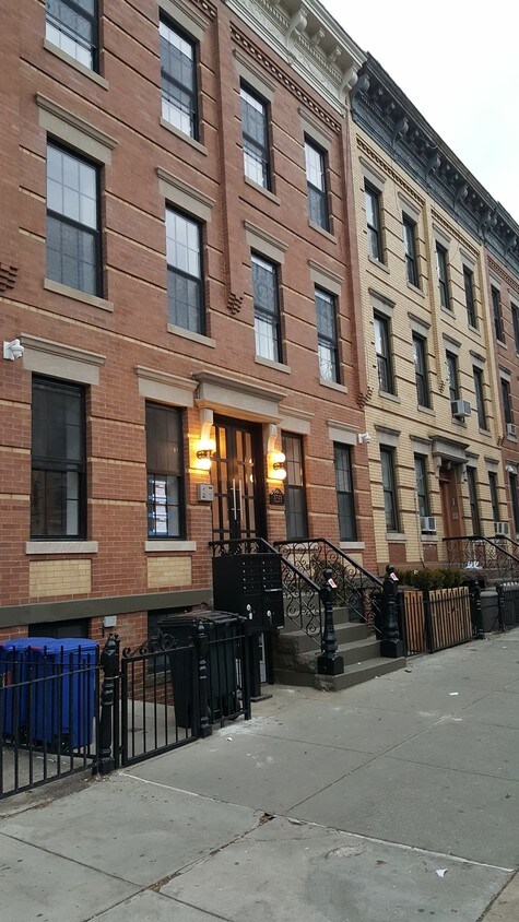 Primary Photo - 1713 Madison St