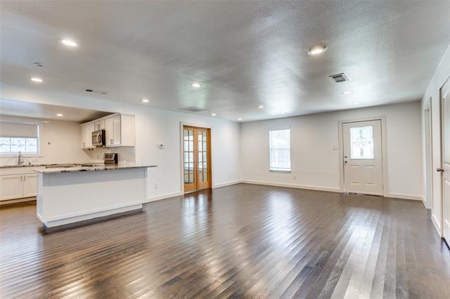 Building Photo - 8919 San Fernando Way