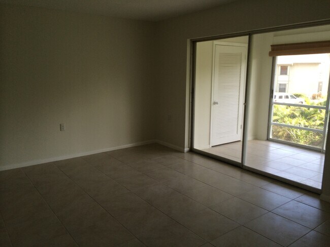 Building Photo - 2/2 Condo for rent