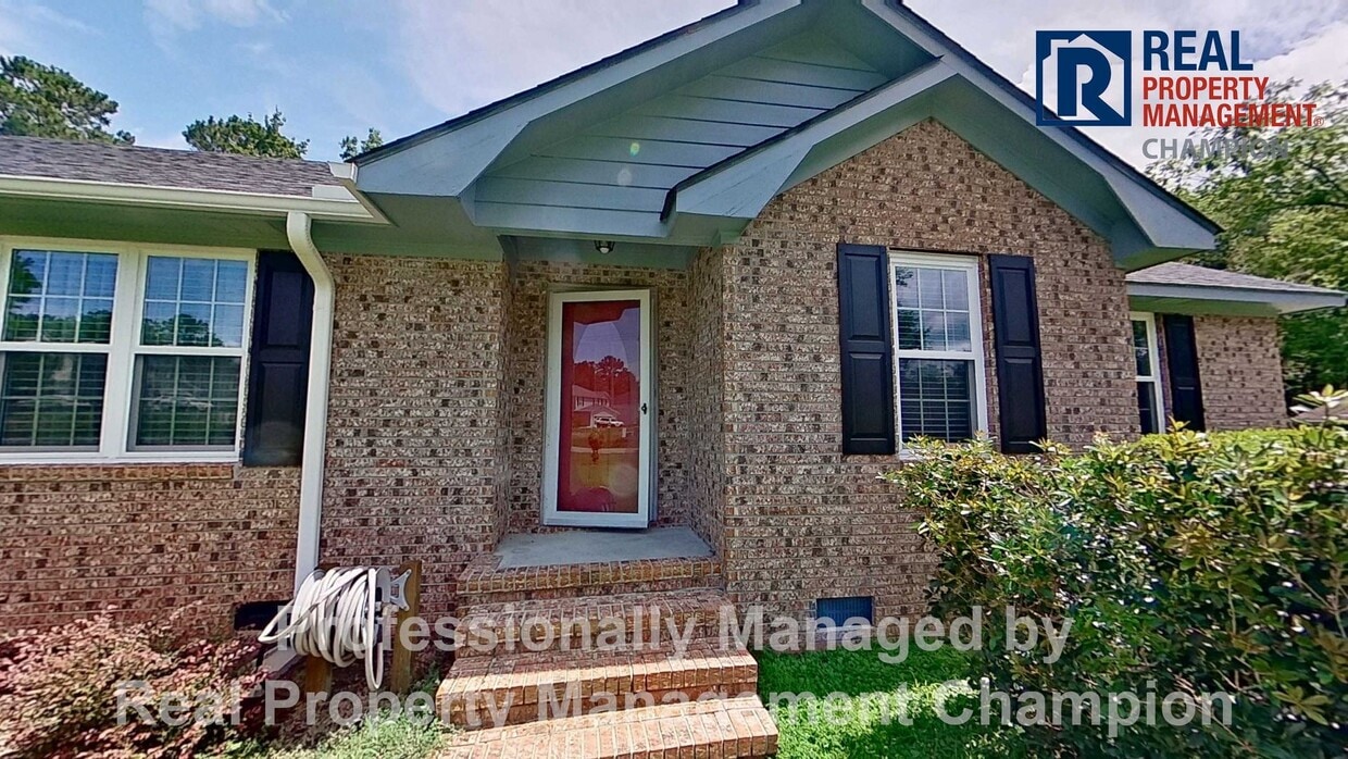Foto principal - Spacious and Beautifully Updated 3 BD/2 BA...