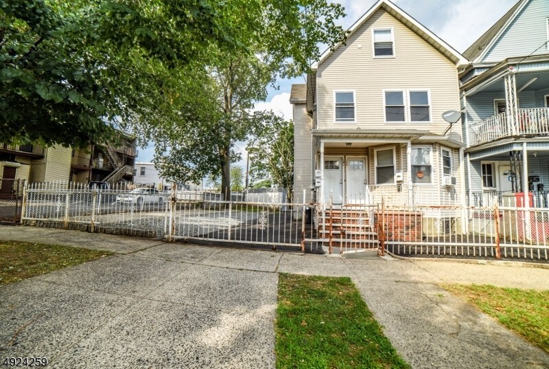 139 Montclair Ave, Newark, NJ 07104 Room for Rent in Newark, NJ