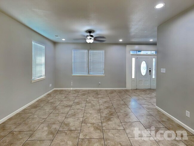 Foto del edificio - 624 Nora Ln